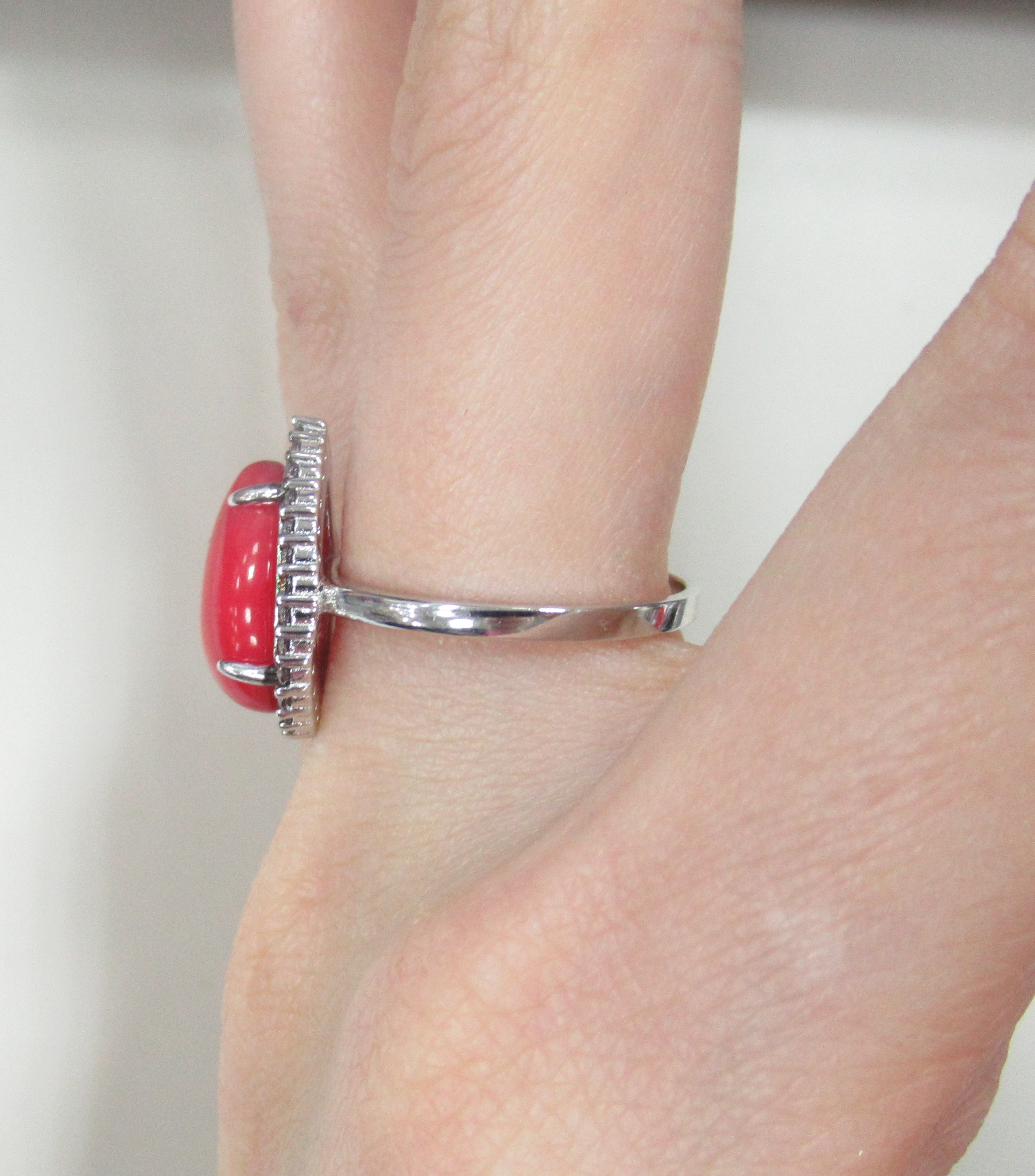 Серебряное кольцо с кораллом